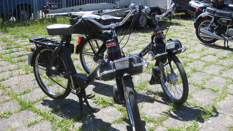 Entretien d&rsquo;un VéloSoleX ancien (S 3800)