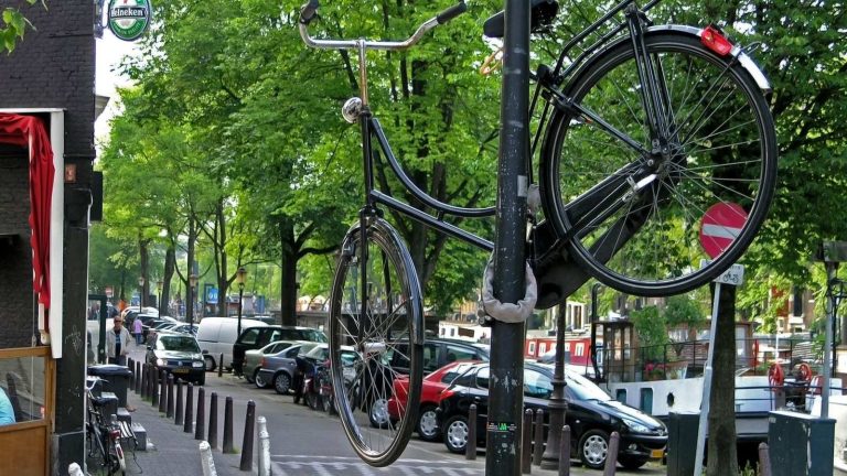 Faut‑il assurer mon vélo, VAE ou trottinette électrique ?