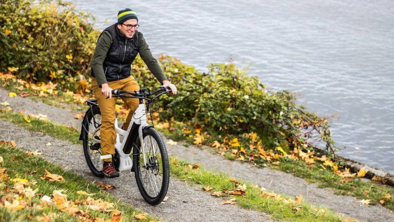 Decathlon vs Specialized : quel vélo électrique urbain choisir