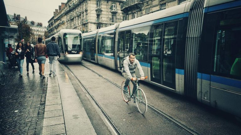 VAE ou vélo classique pour les trajets urbains
