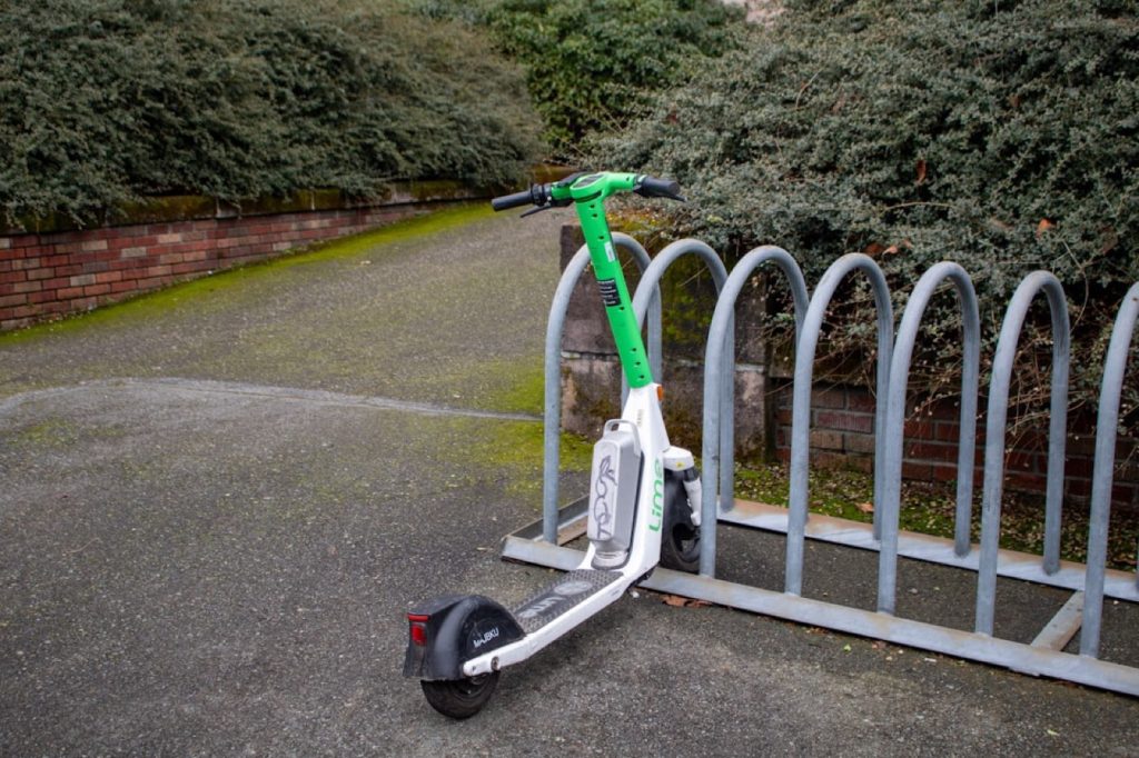 Vélo à assistance électrique ou trottinette : comment choisir