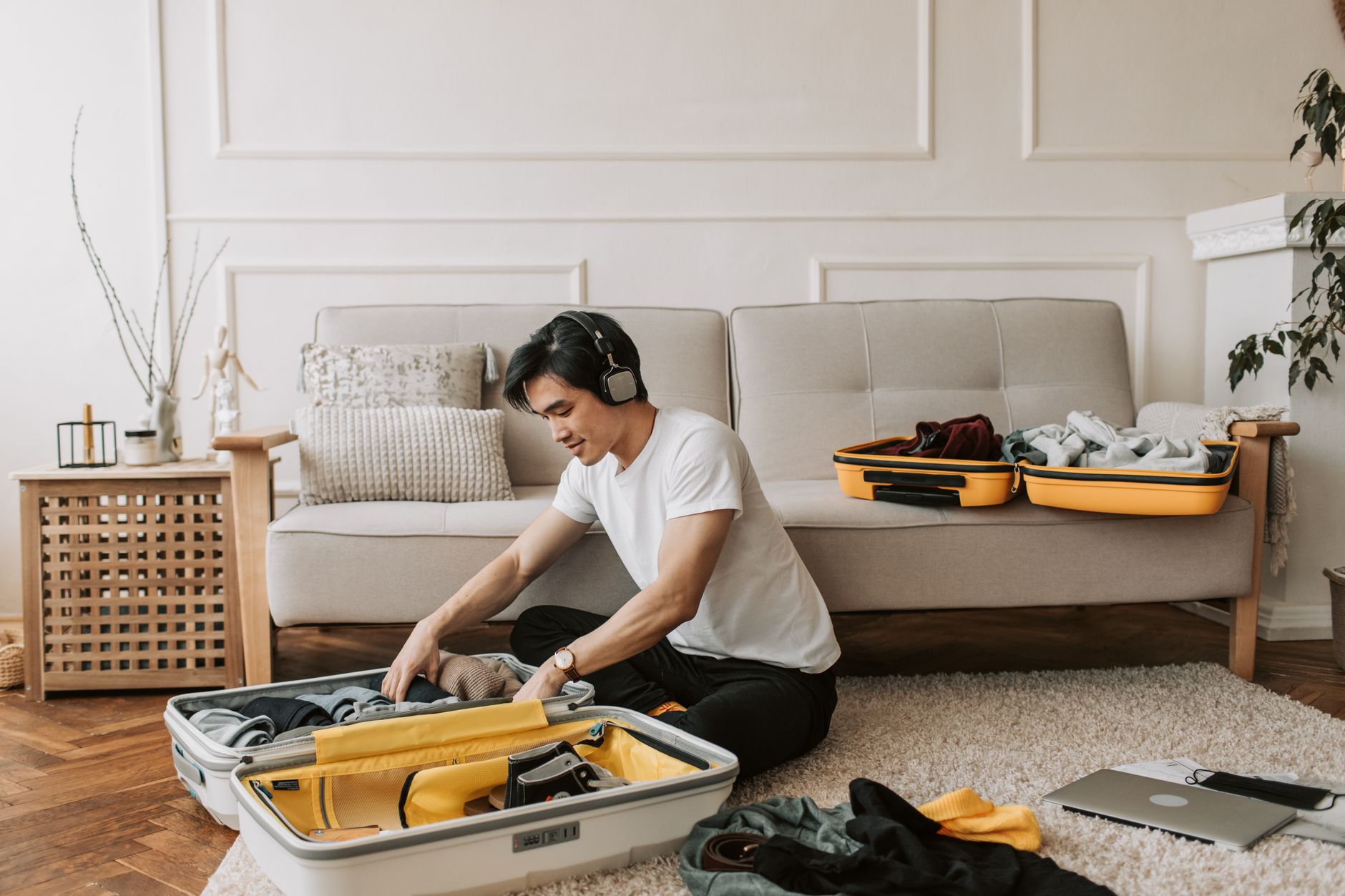 Ikea ou Leroy Merlin : aménager un placard, lequel choisir