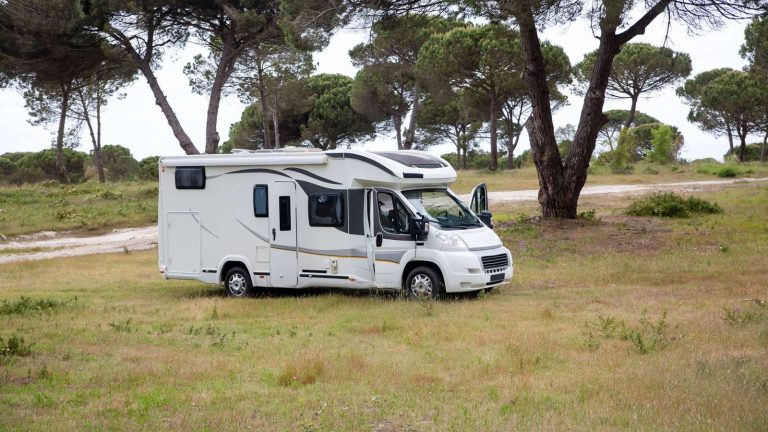 Attelage camping-car : tout savoir sur le permis et la remorque