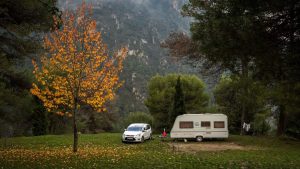 Permis B, B96 ou BE: quel choisir pour une remorque?