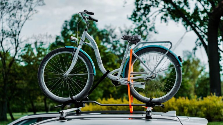 Porte-vélo voiture : comparaison attelage, hayon et toit